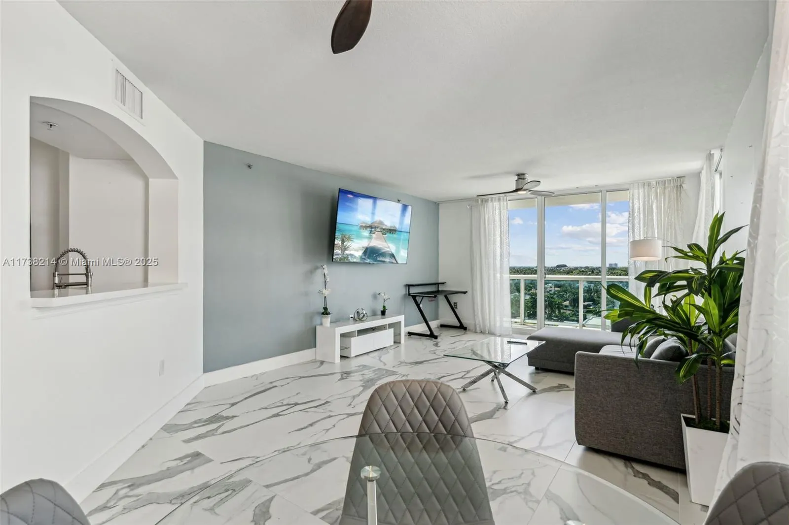 9201 Collins Ave, #821