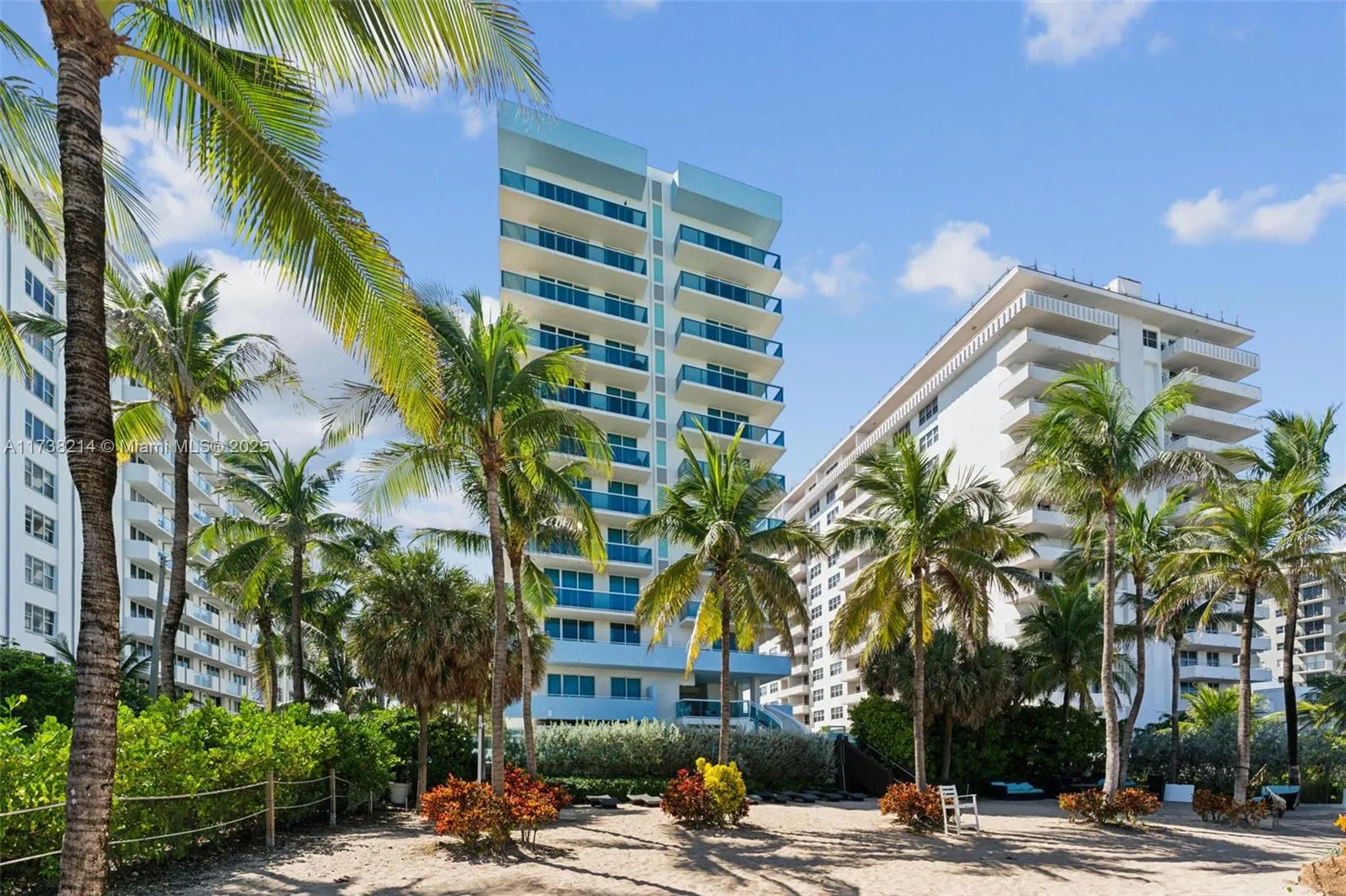 9201 Collins Ave, #821