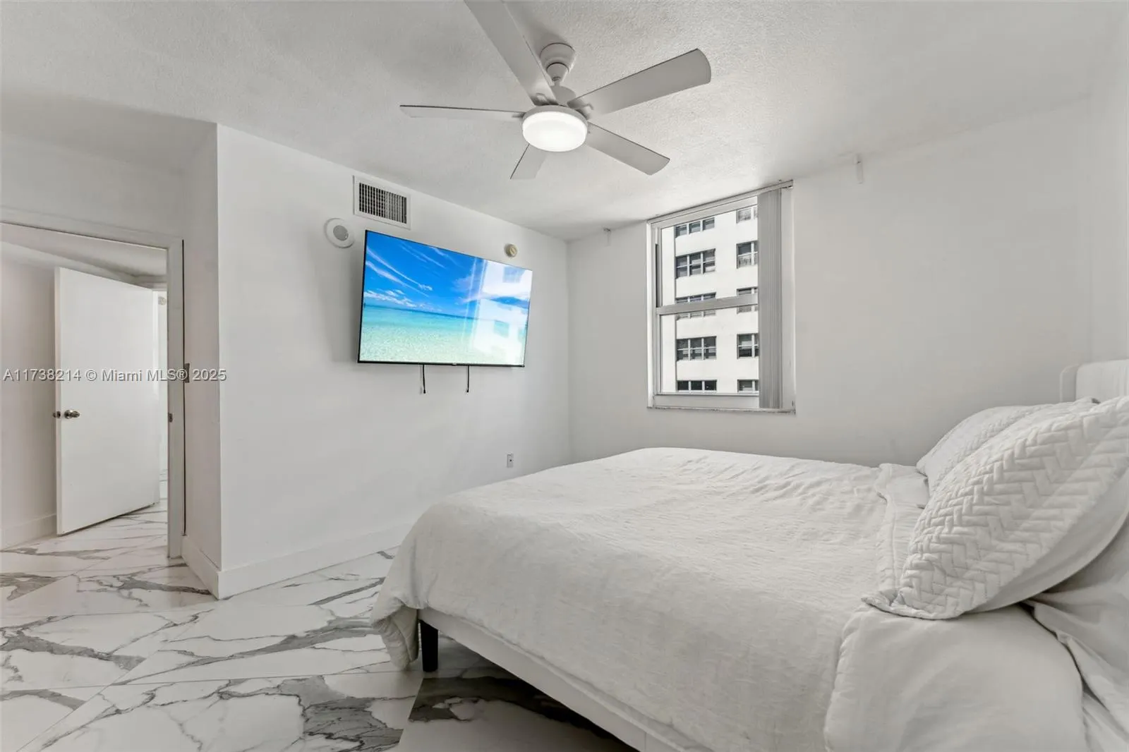 9201 Collins Ave, #821