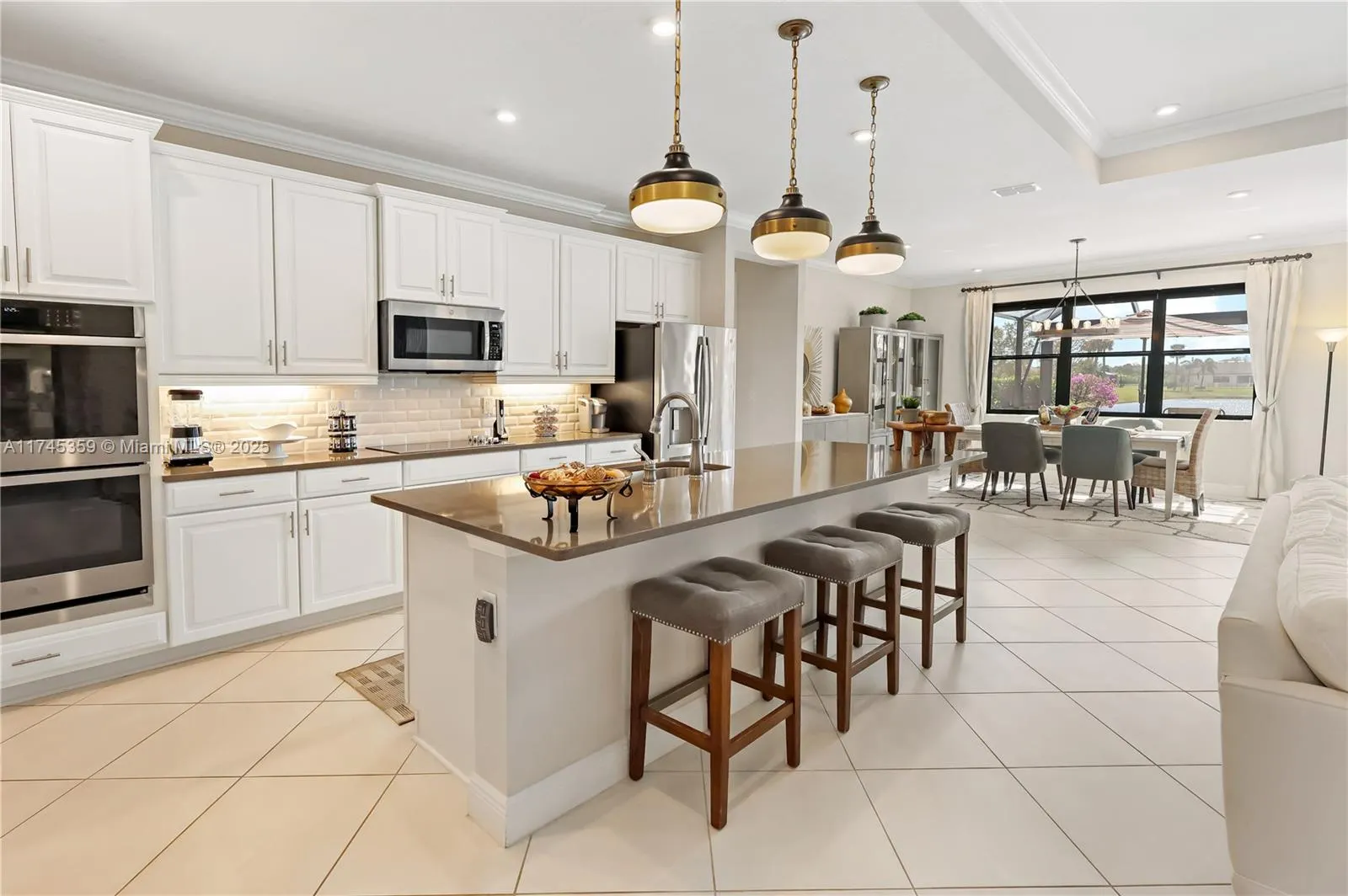 6210 Arcadia Sq