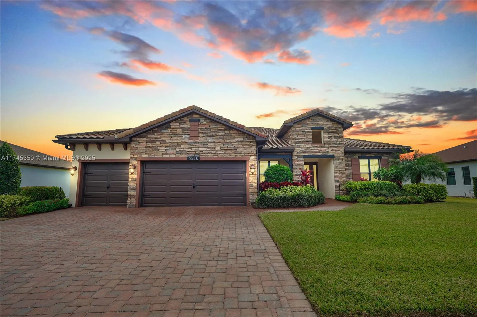 6210 Arcadia Sq