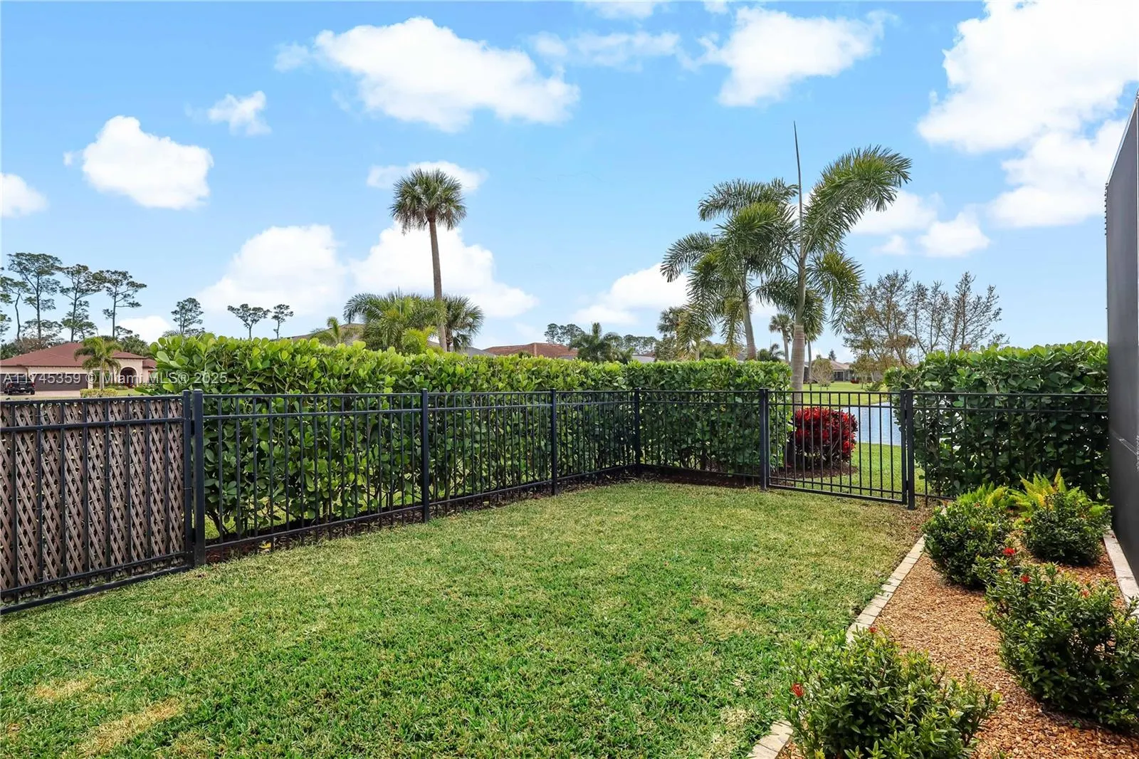 6210 Arcadia Sq