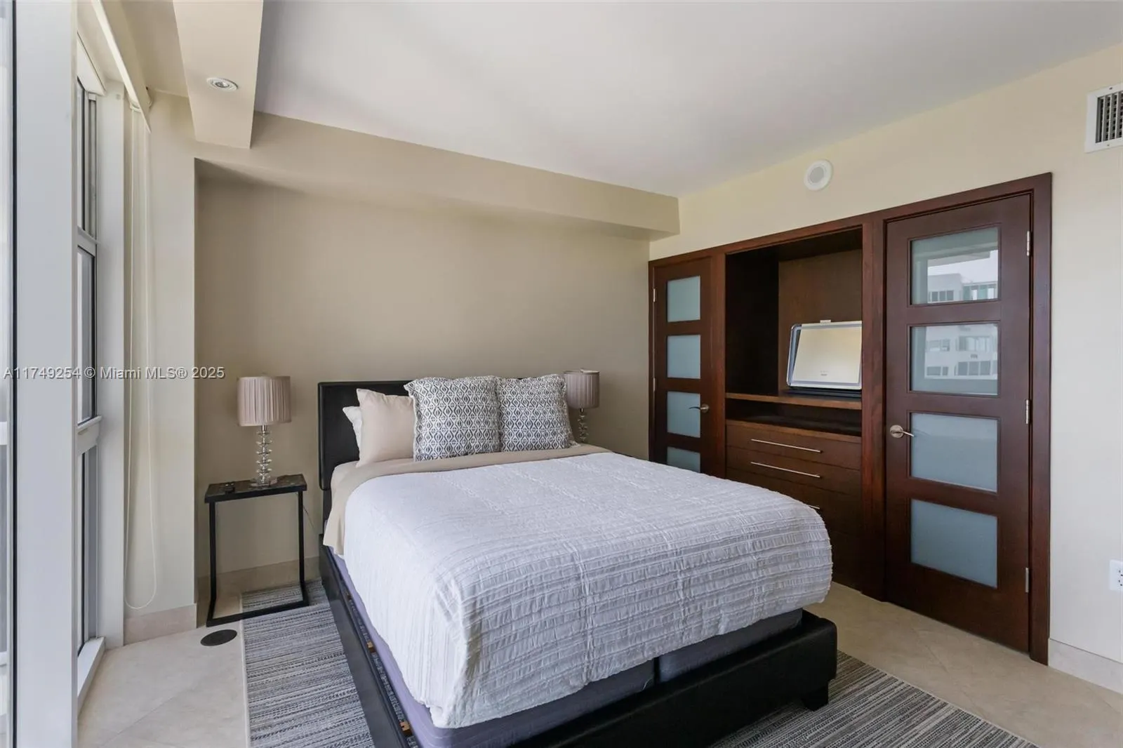 10275 COLLINS AV, #1018