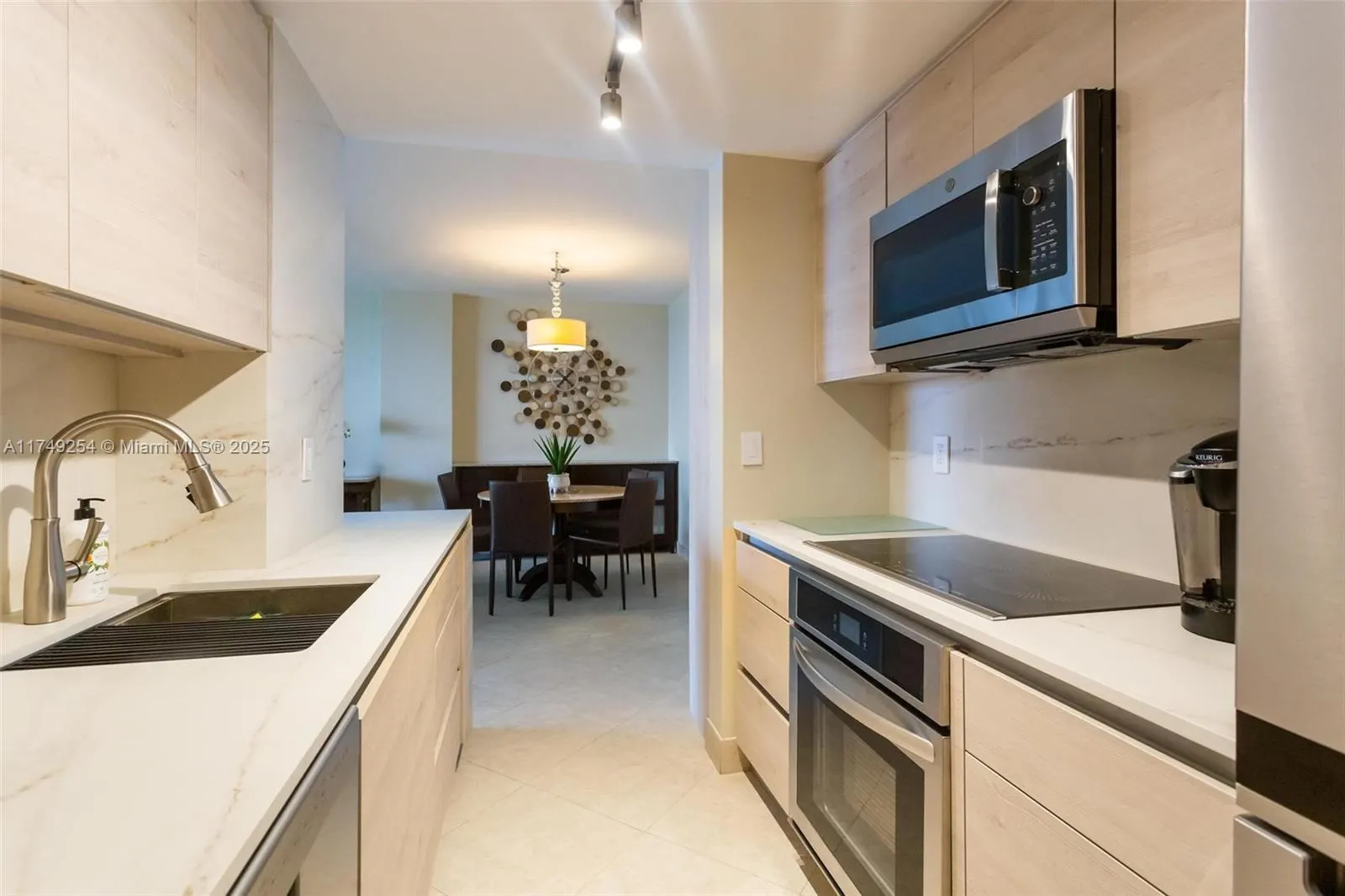 10275 COLLINS AV, #1018