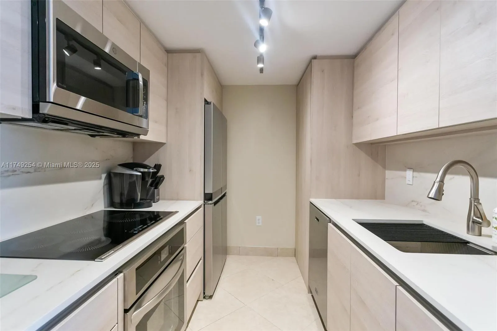 10275 COLLINS AV, #1018