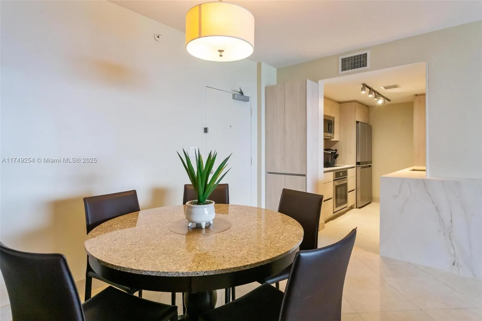 10275 COLLINS AV, #1018
