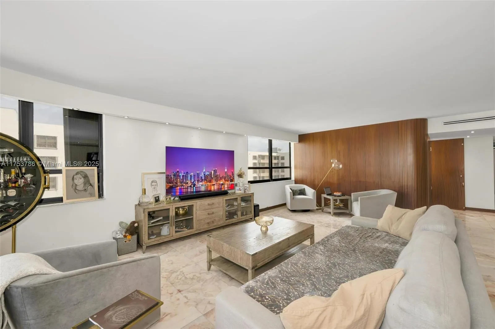 10175 Collins Ave, #1207