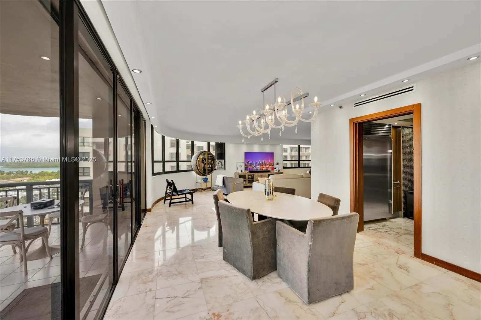 10175 Collins Ave, #1207