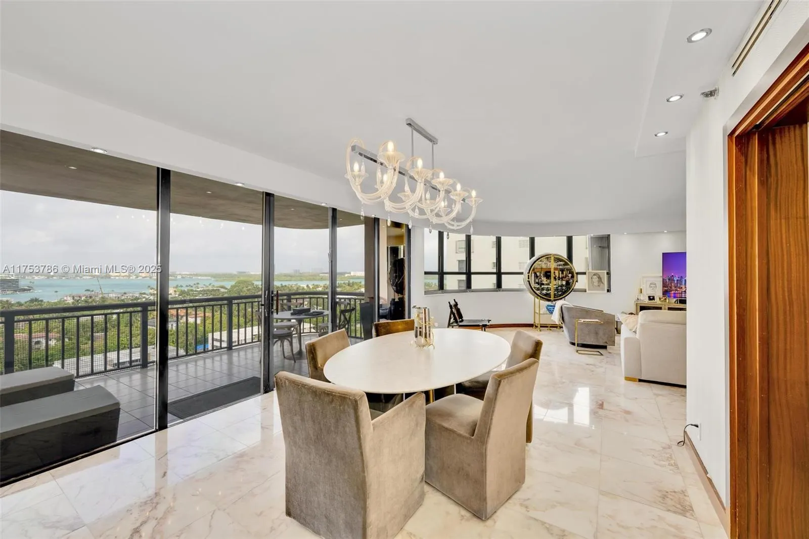10175 Collins Ave, #1207
