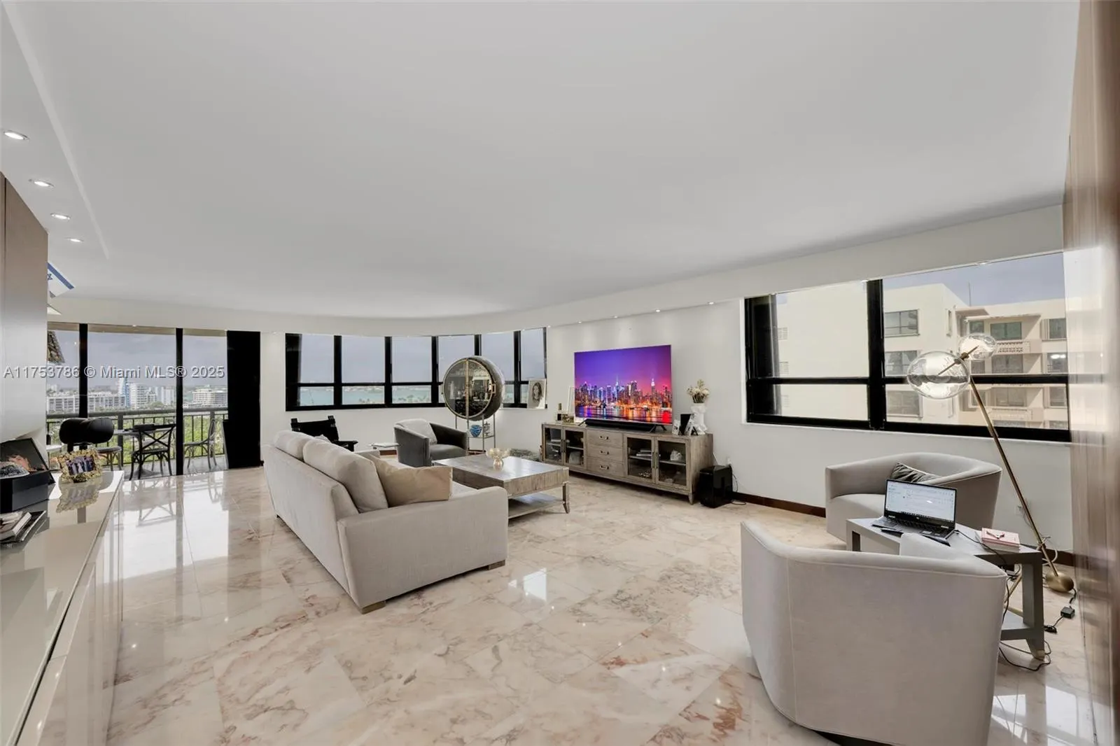 10175 Collins Ave, #1207