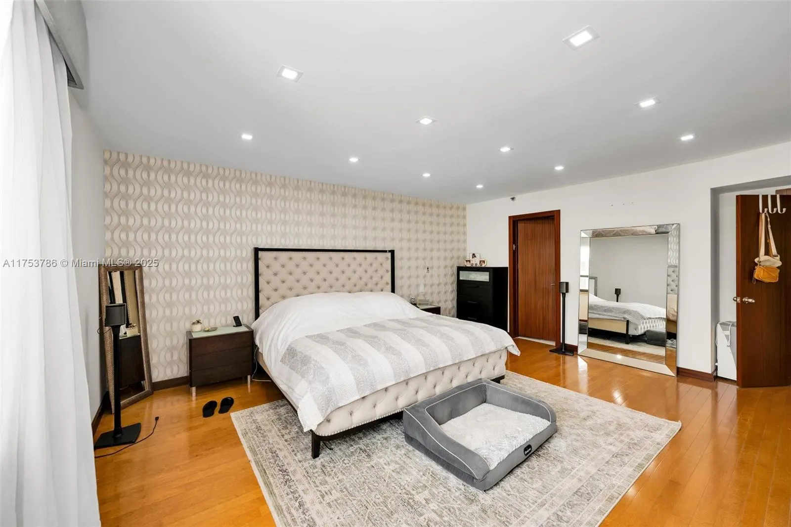 10175 Collins Ave, #1207