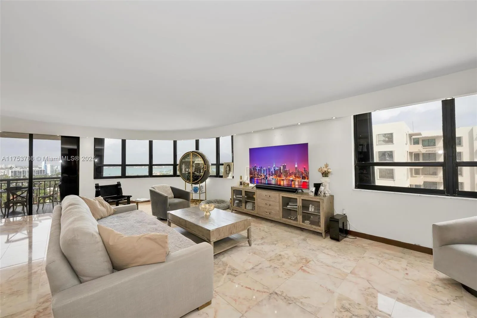 10175 Collins Ave, #1207