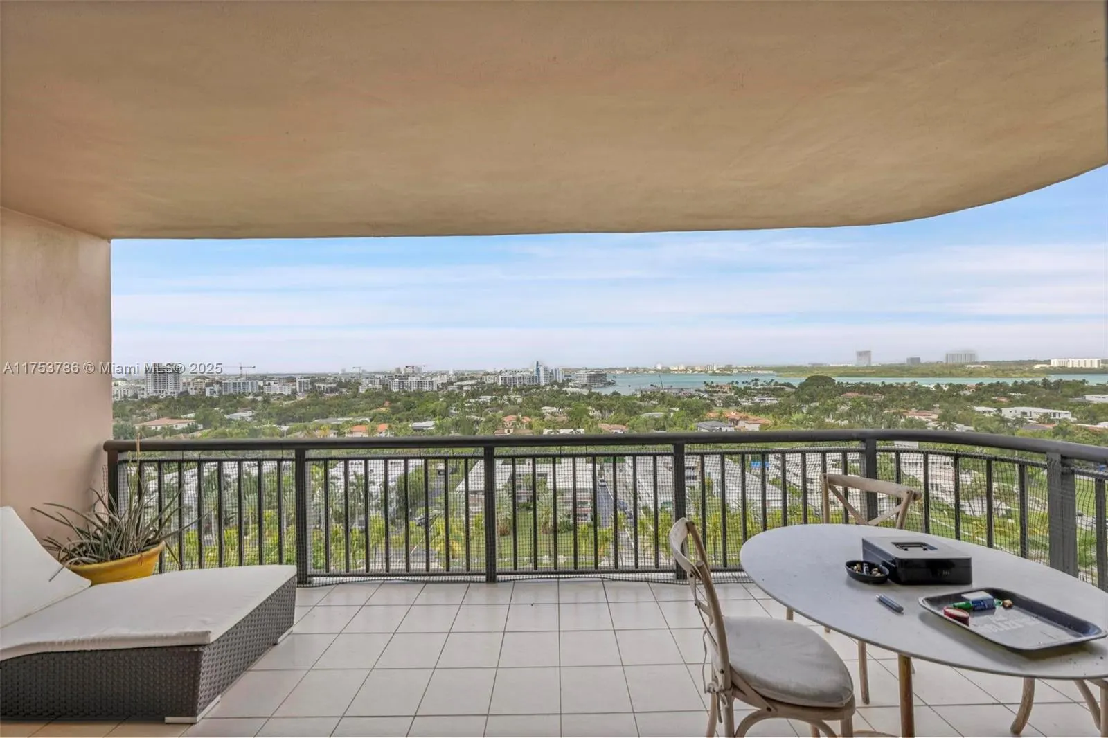 10175 Collins Ave, #1207