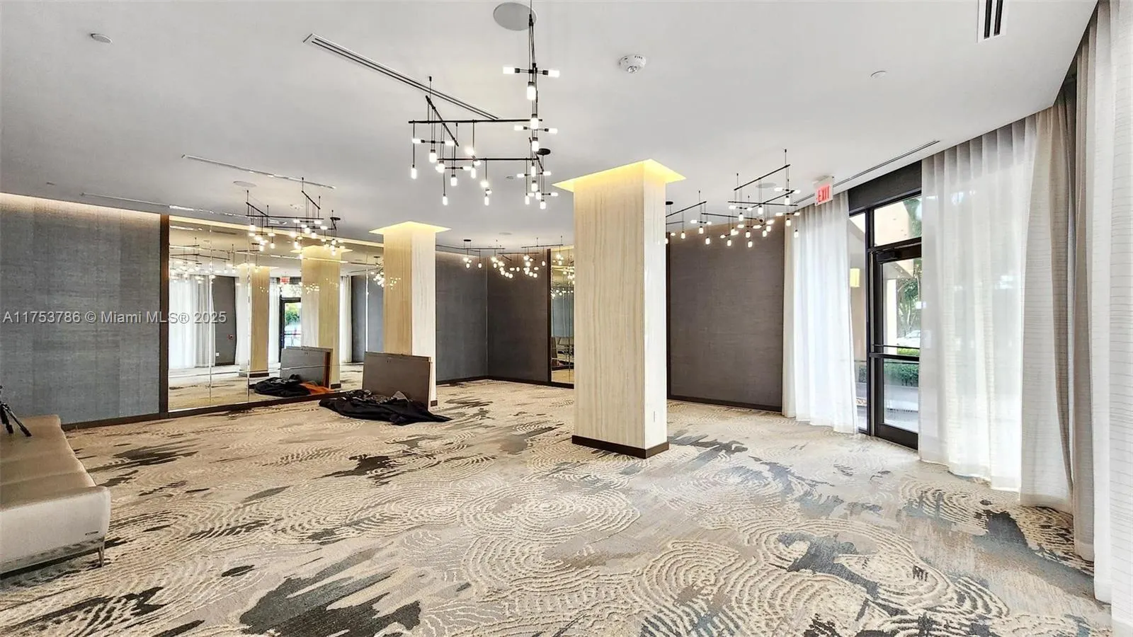 10175 Collins Ave, #1207