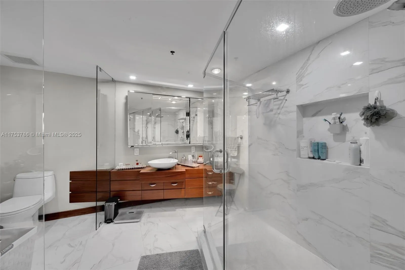 10175 Collins Ave, #1207