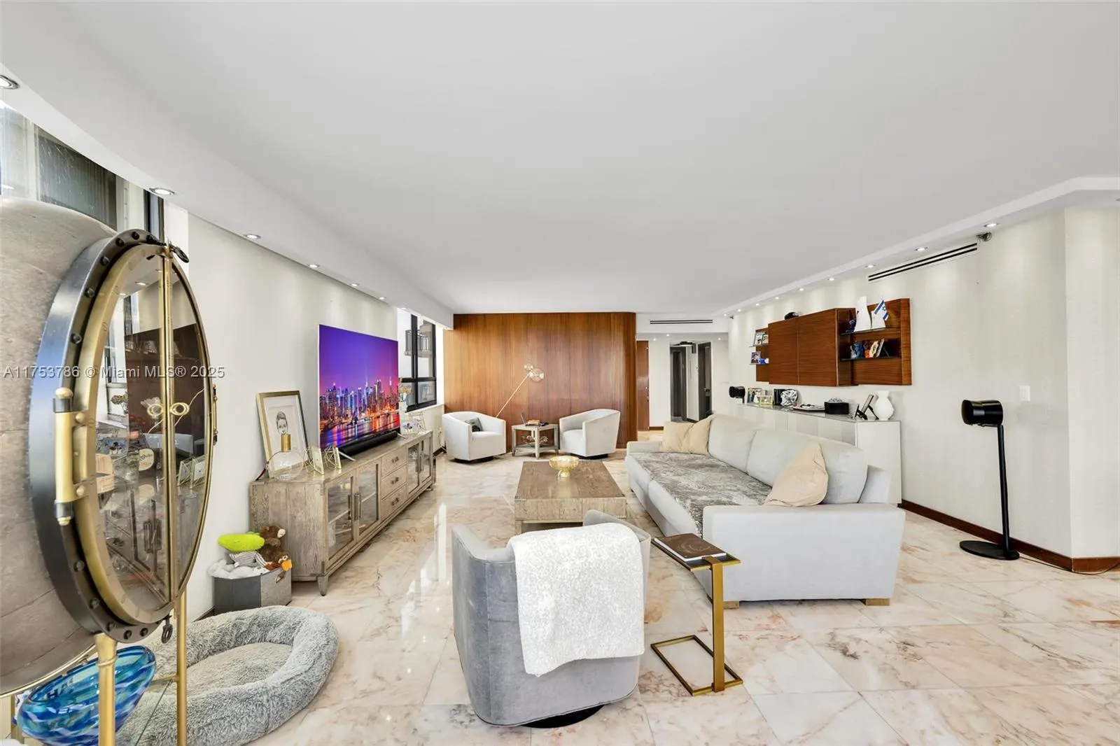 10175 Collins Ave, #1207