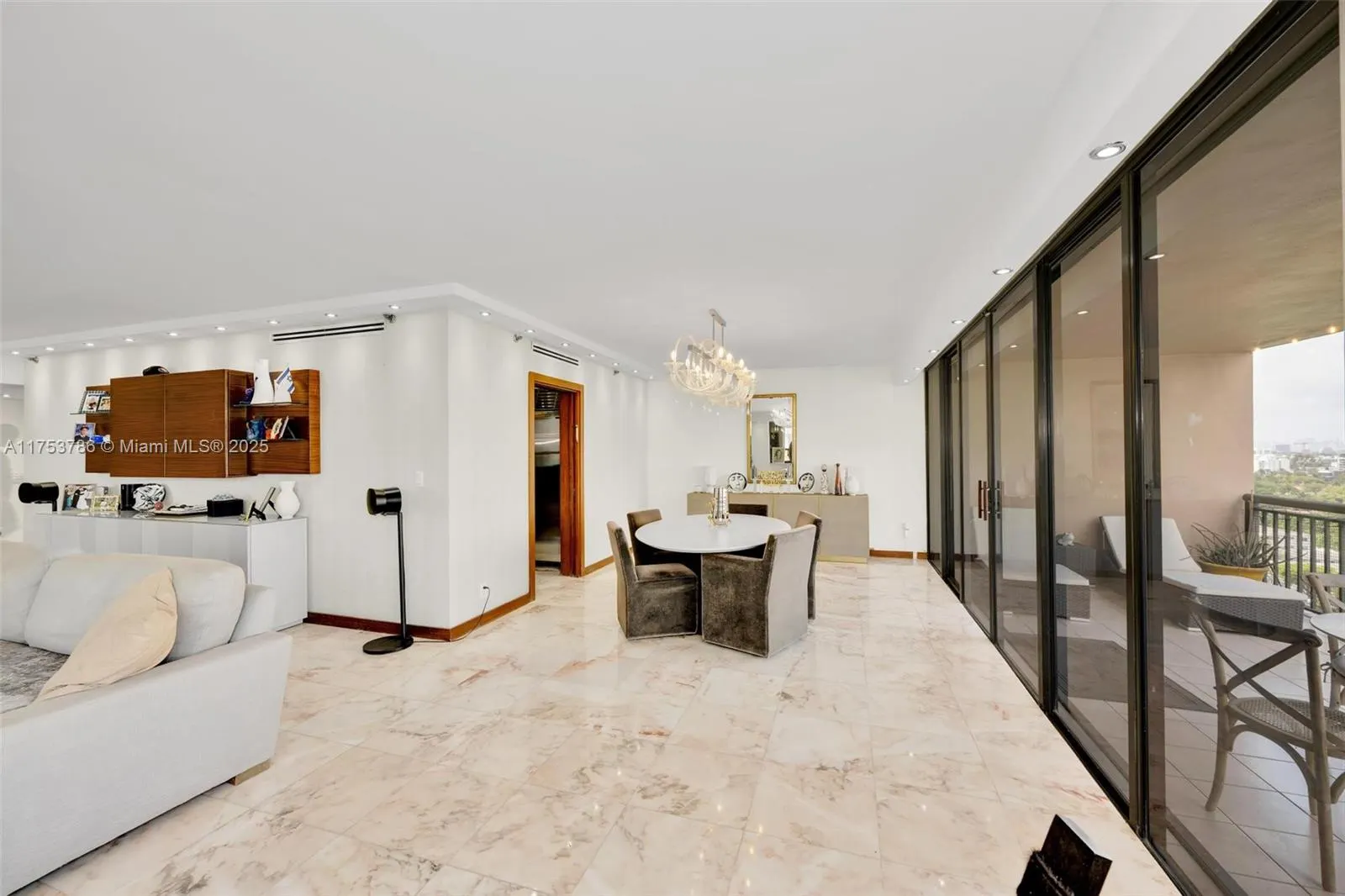 10175 Collins Ave, #1207