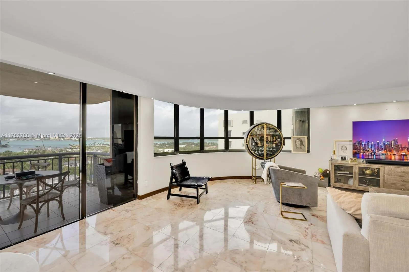 10175 Collins Ave, #1207