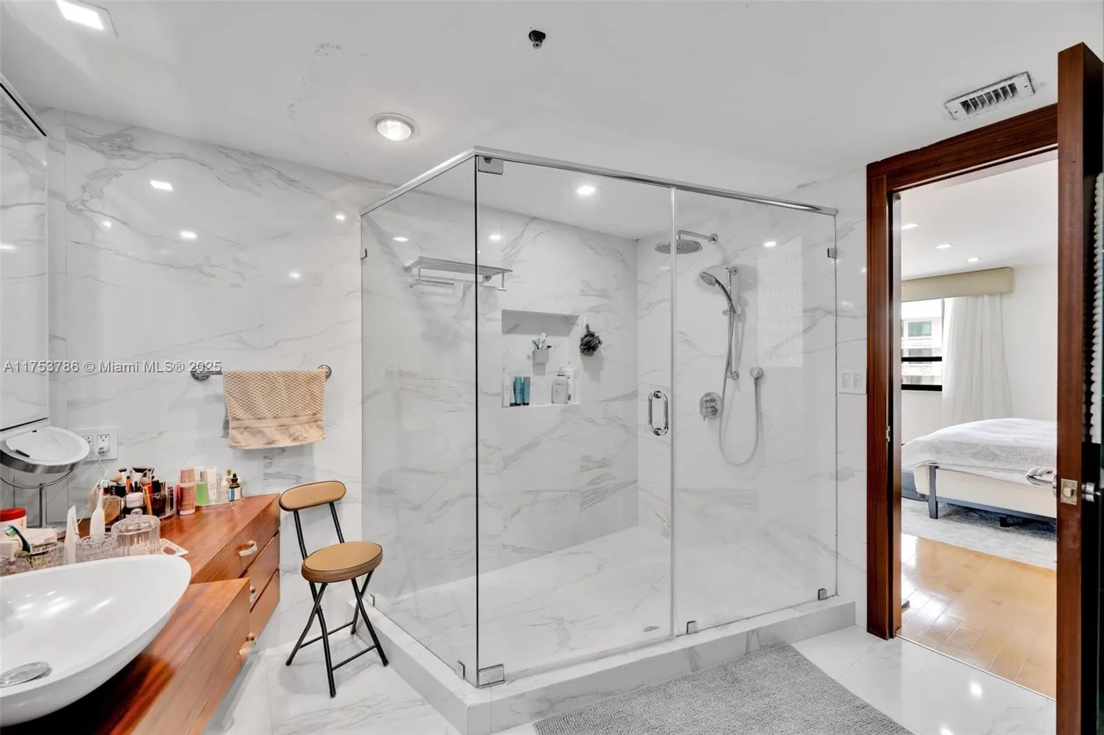 10175 Collins Ave, #1207