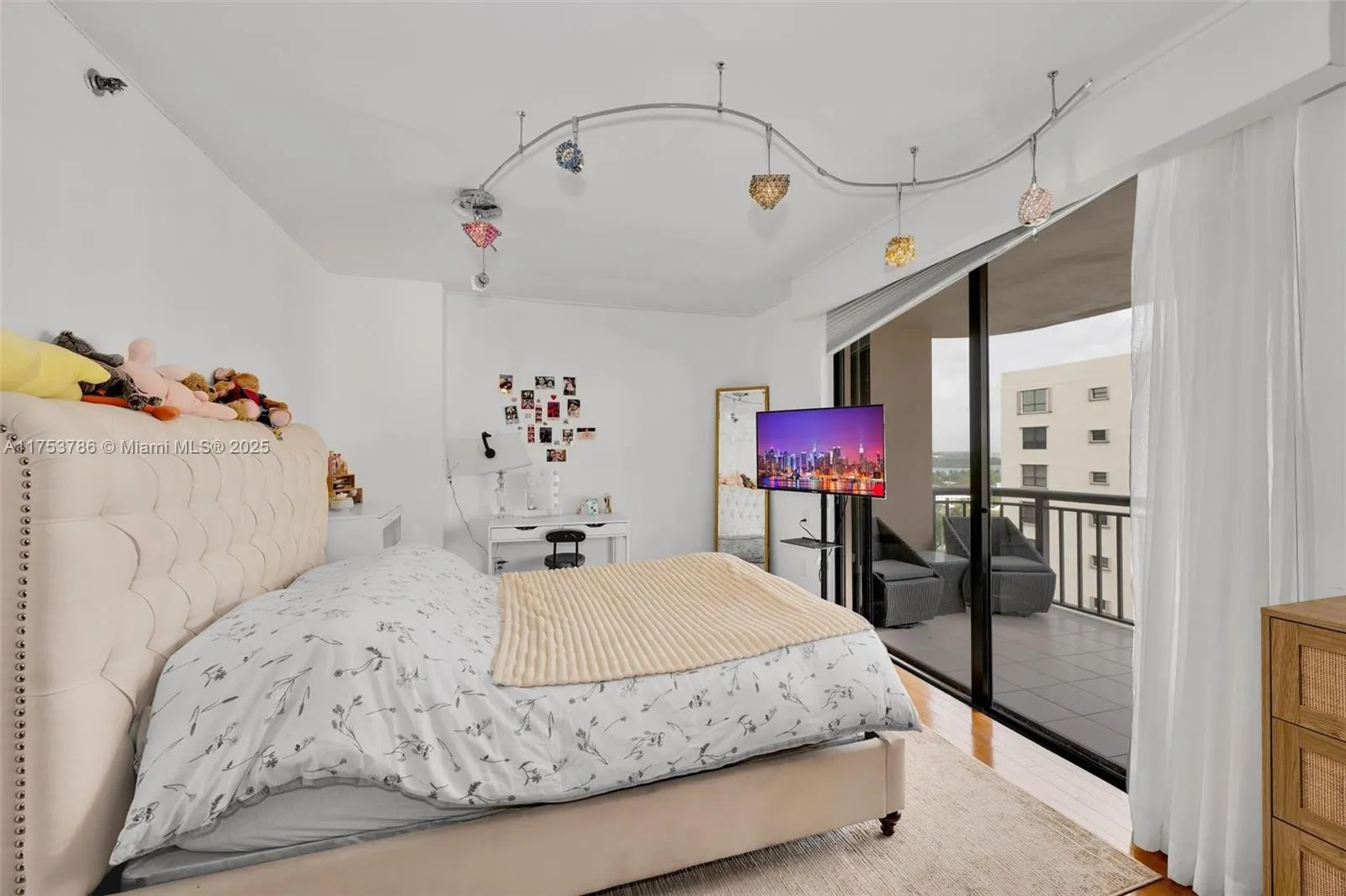 10175 Collins Ave, #1207