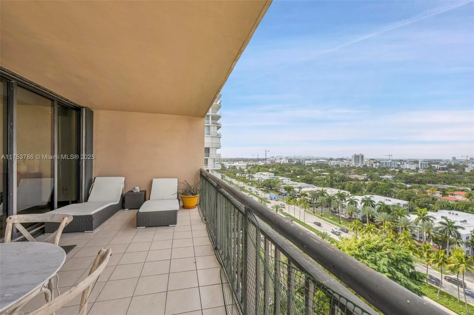 10175 Collins Ave, #1207