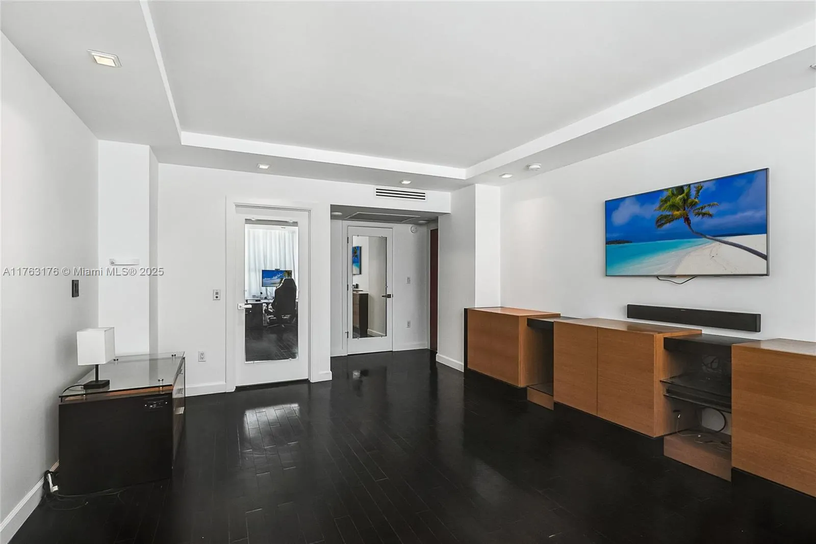 9801 Collins Ave, #5M