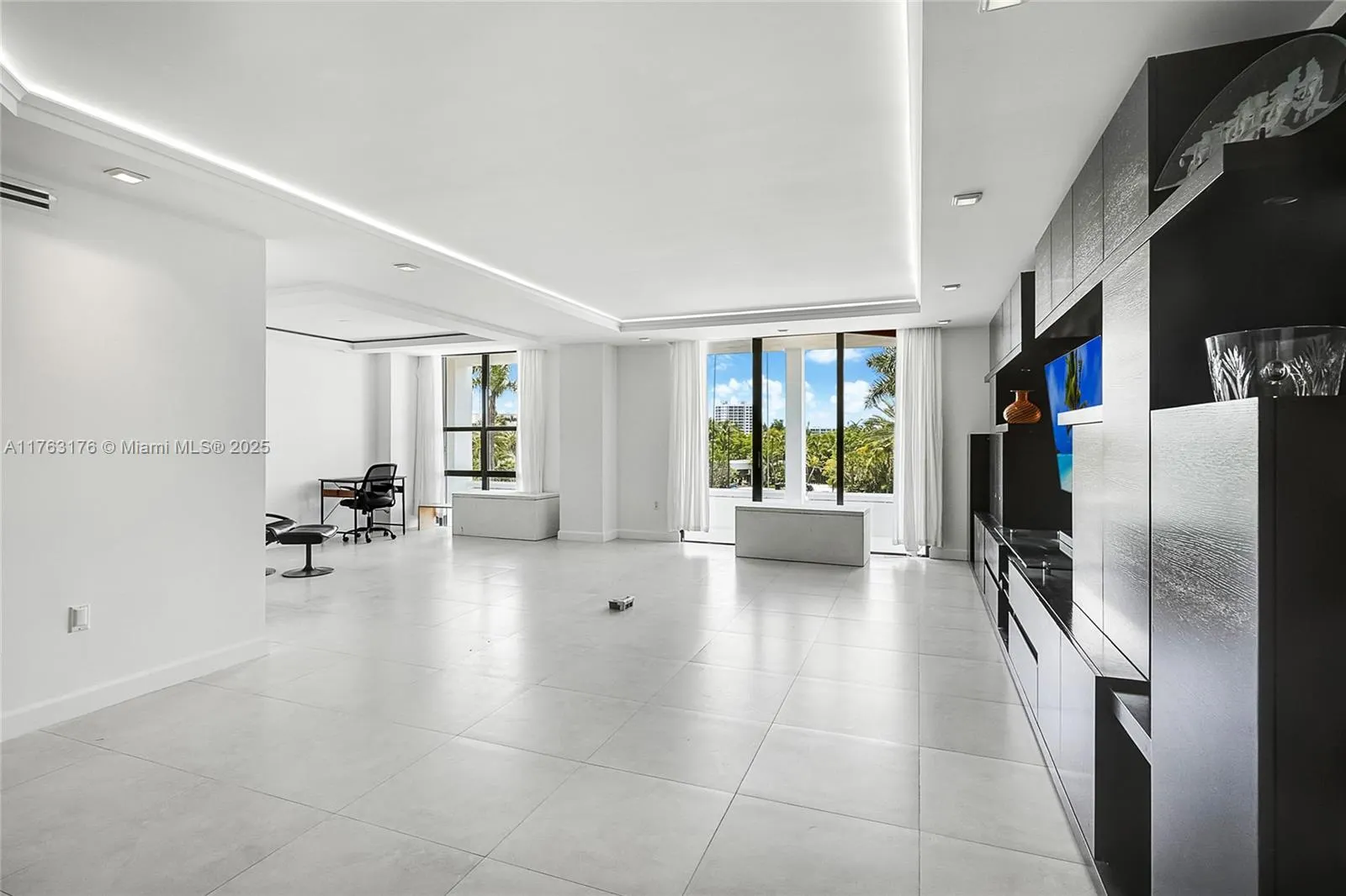 9801 Collins Ave, #5M