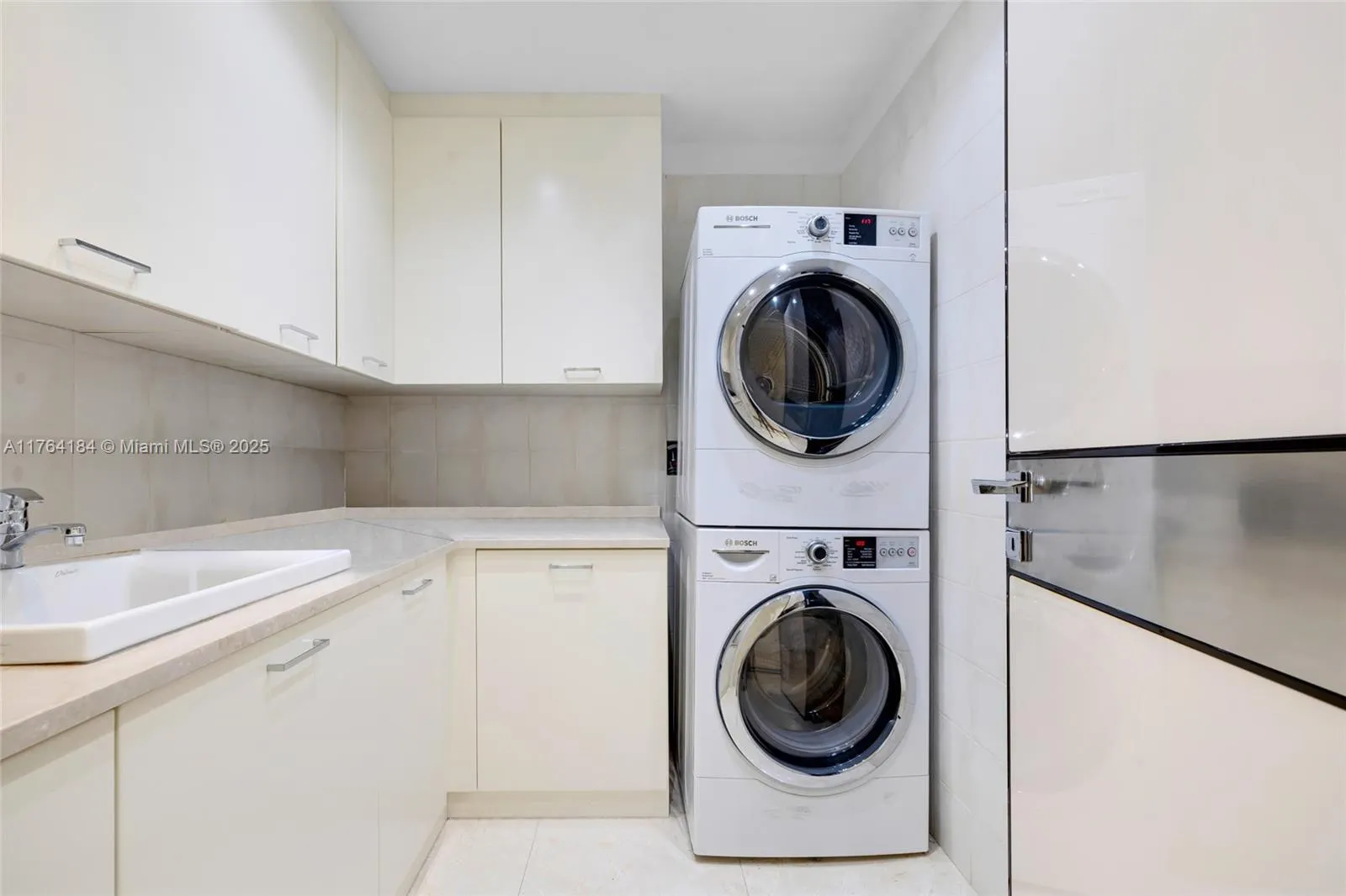 9705 Collins Ave, #1001N