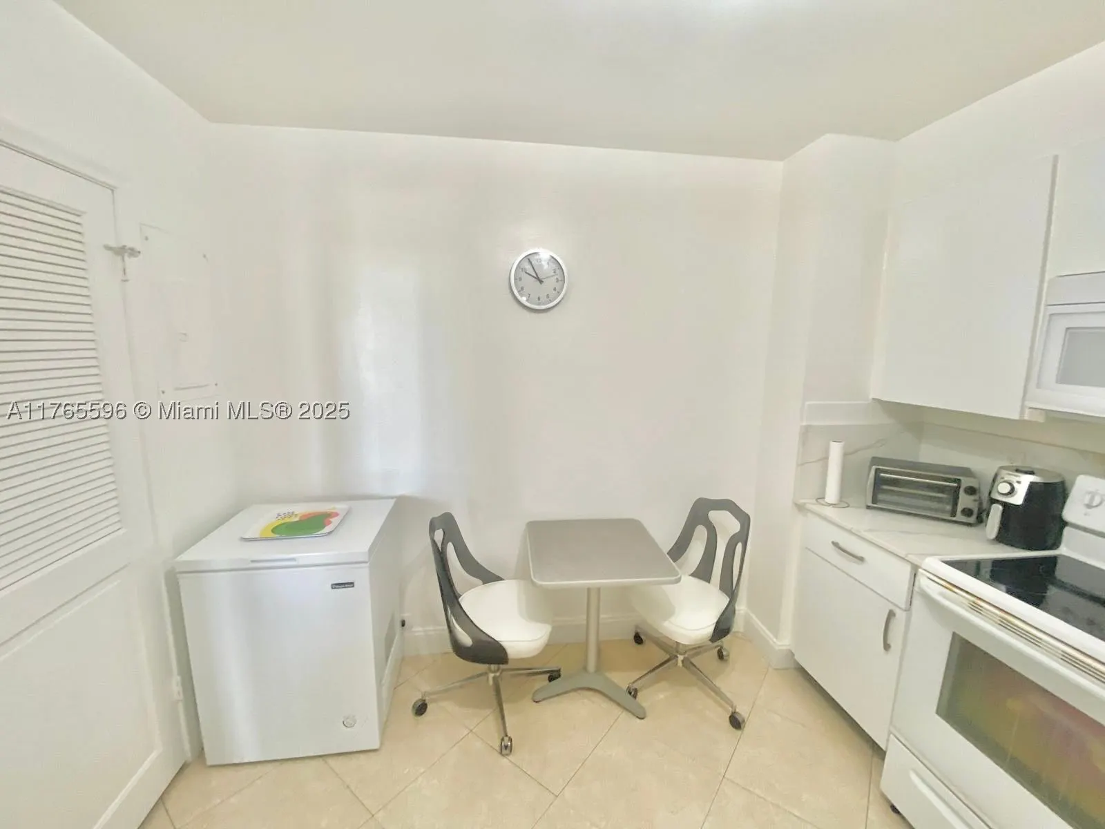 9801 Collins Ave #8M
