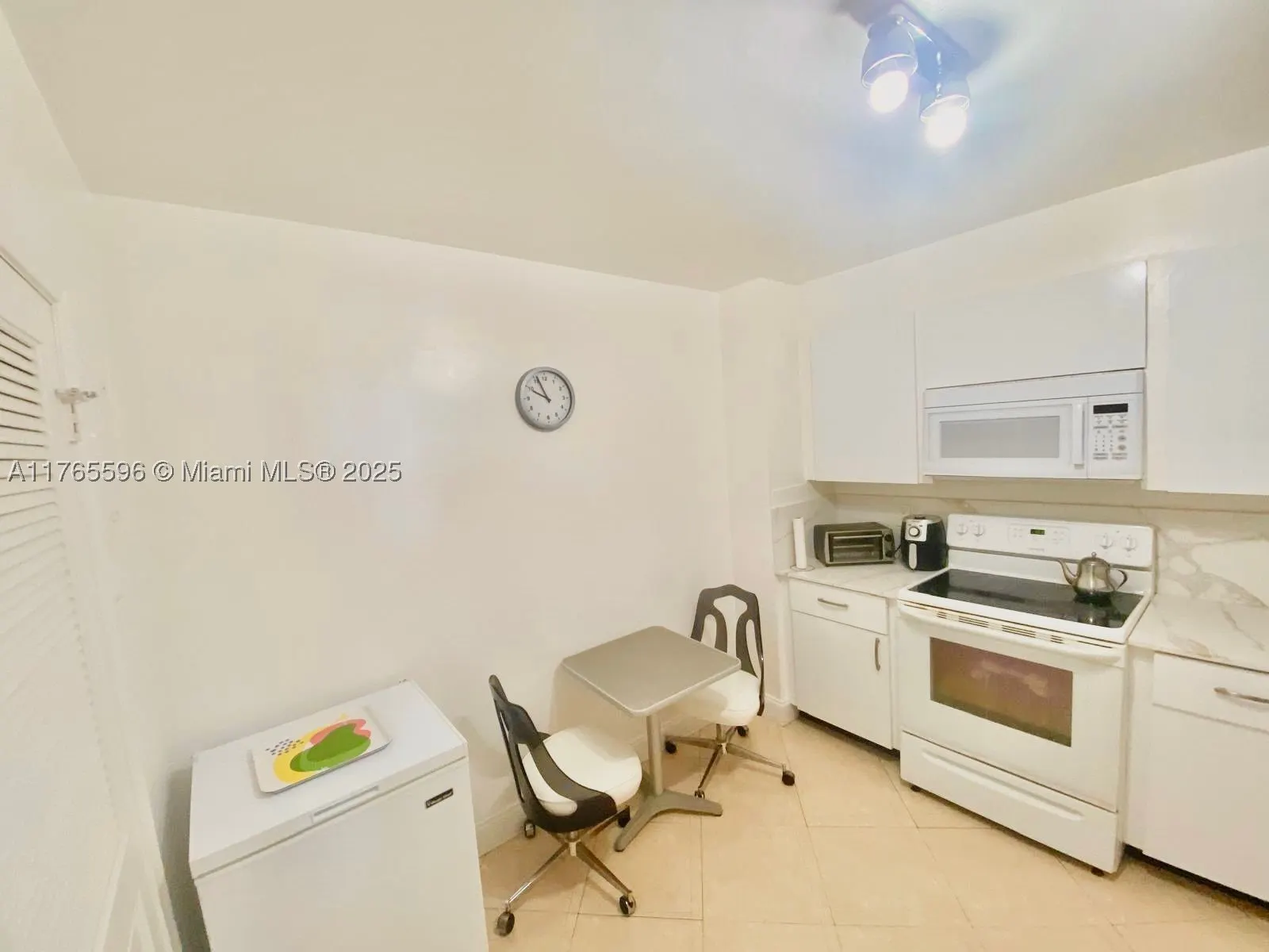 9801 Collins Ave #8M