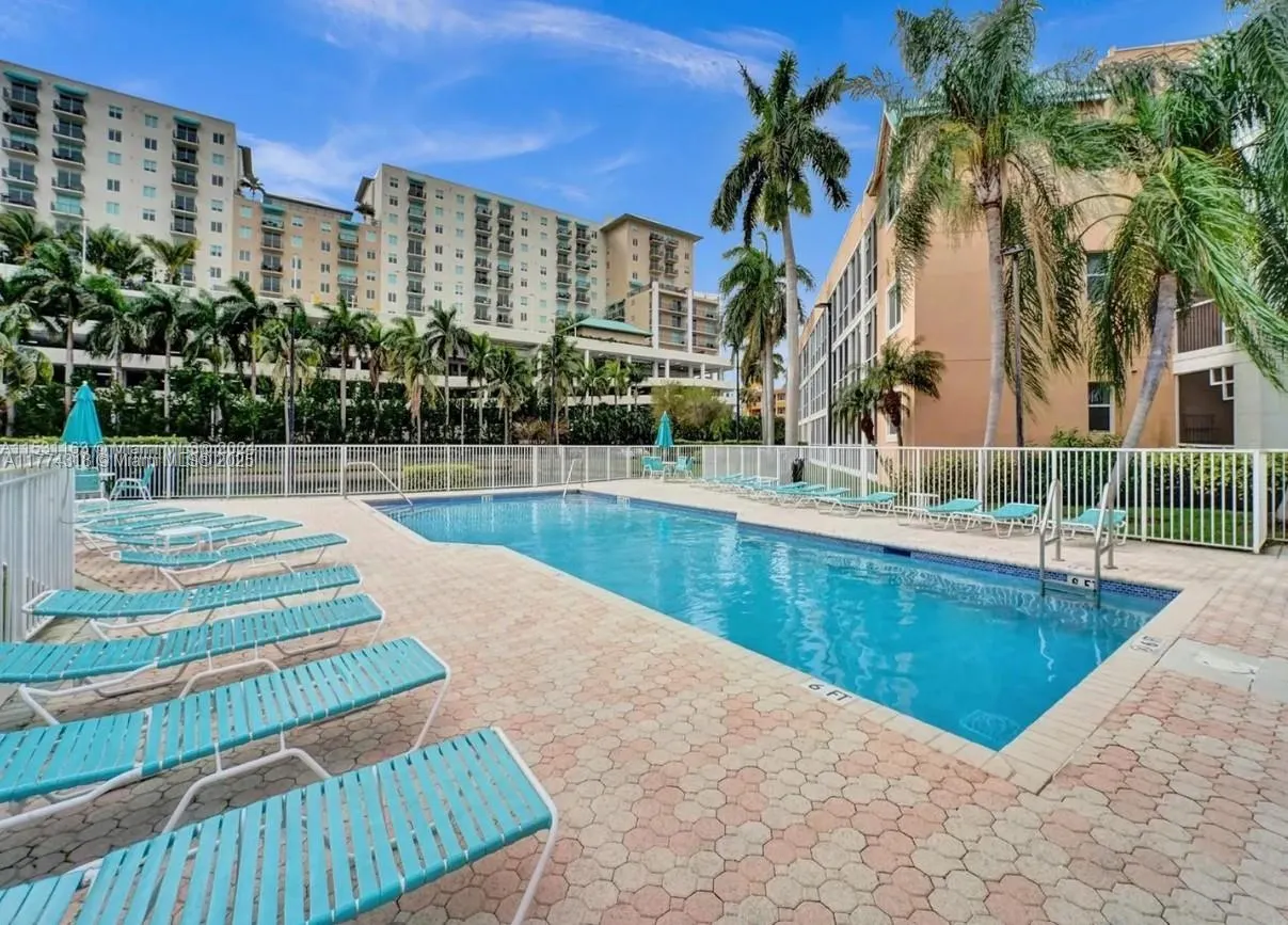 75 Gulfstream Rd, #211B
