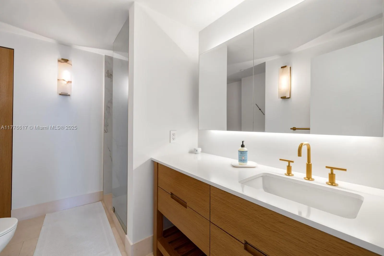 10205 Collins Ave, #PH3