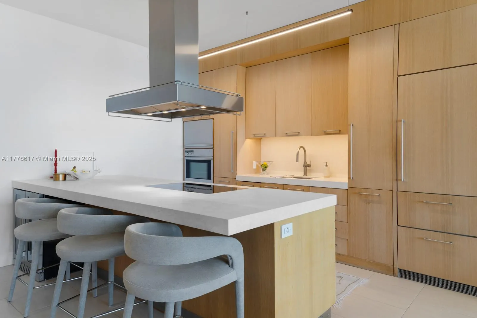 10205 Collins Ave, #PH3