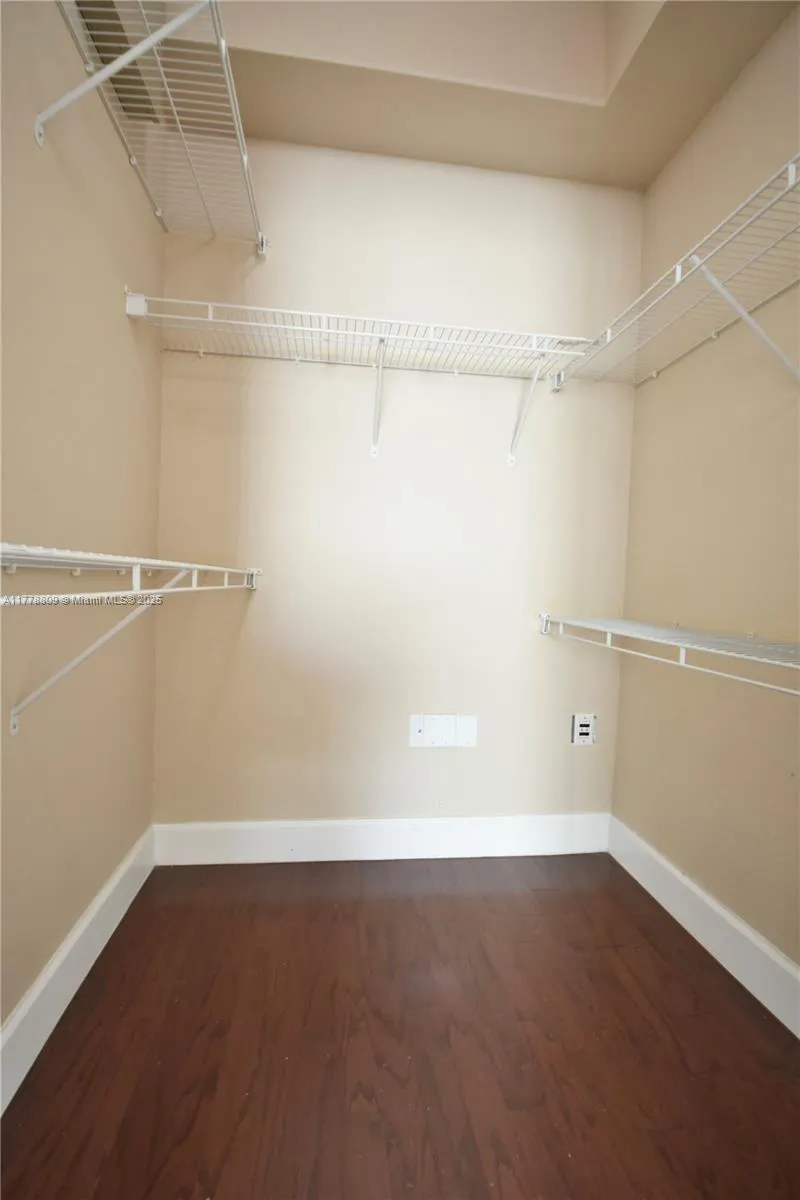 6001 SW 70th St, #429