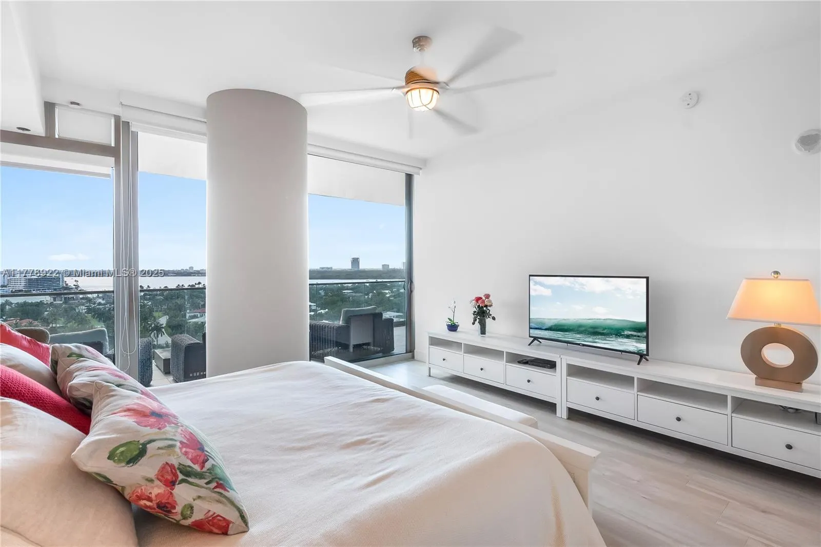 10201 Collins Ave, #1205