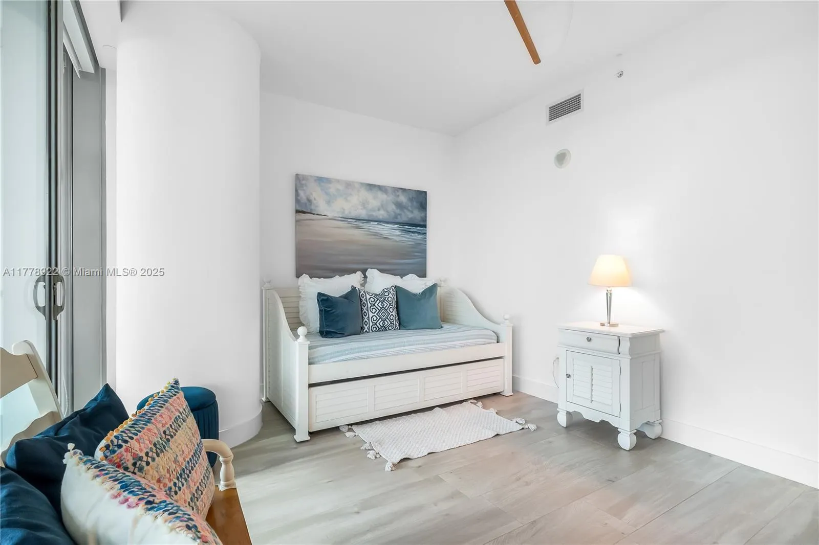 10201 Collins Ave, #1205