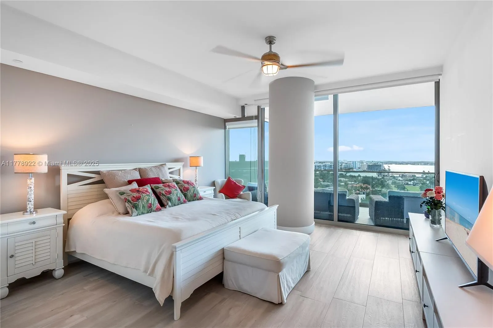 10201 Collins Ave, #1205