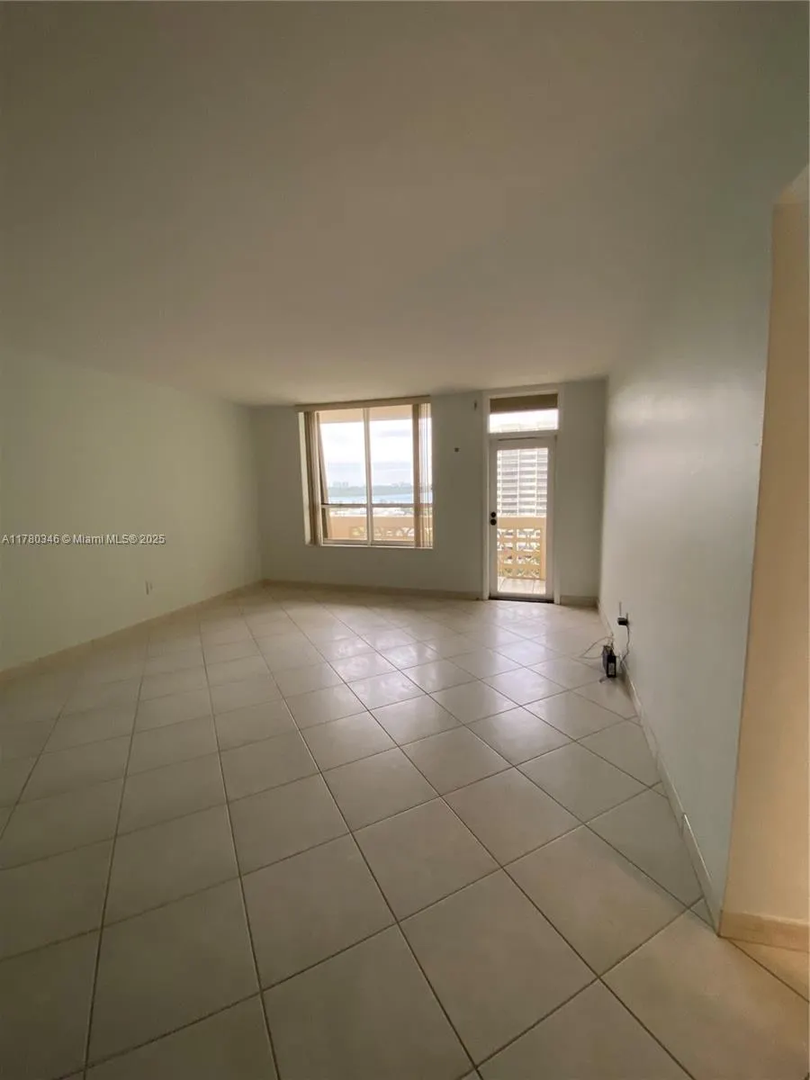 10185 Collins Ave, #1402