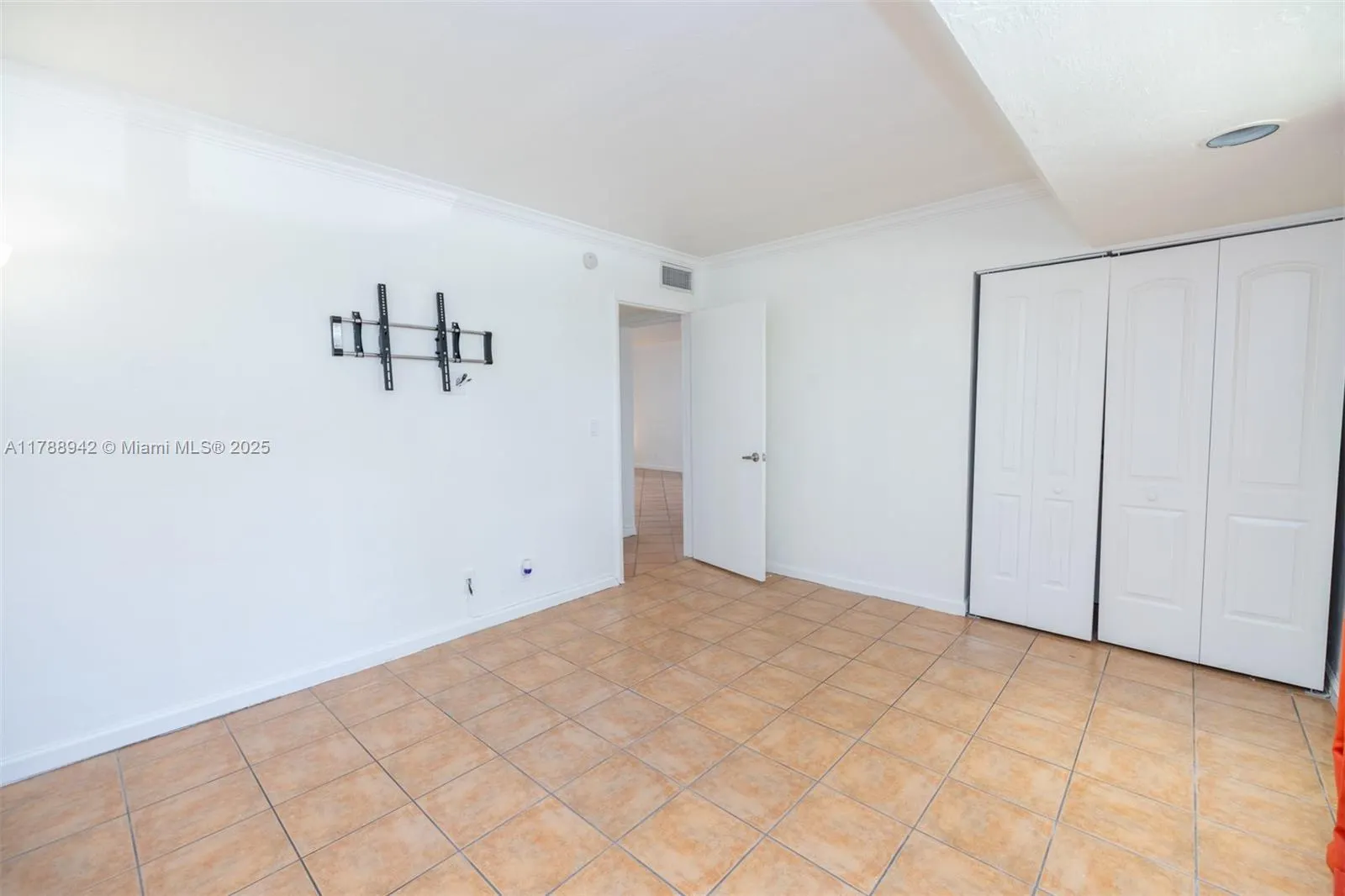 6707 N Kendall Dr, #105