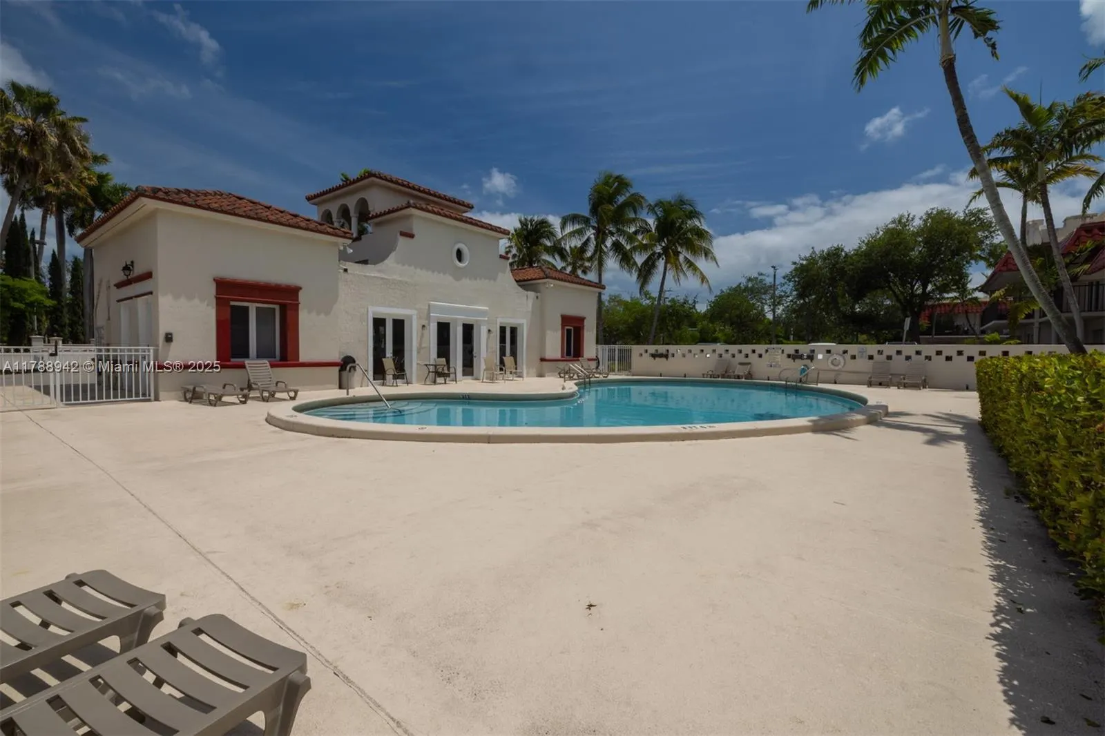 6707 N Kendall Dr, #105