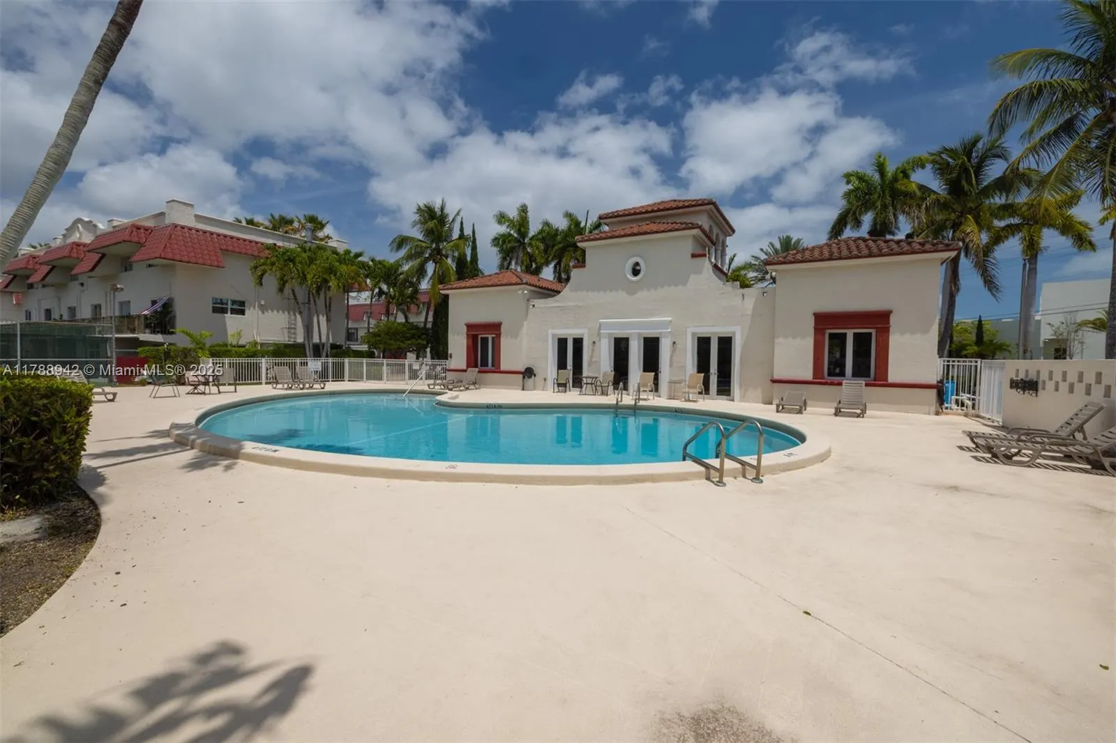 6707 N Kendall Dr, #105