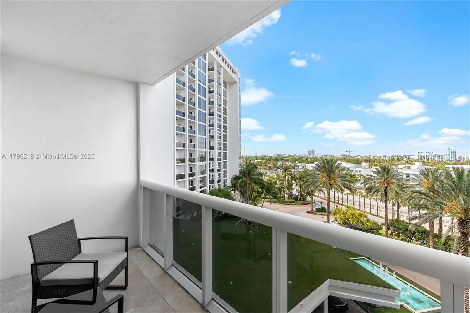 10275 Collins Ave, #529