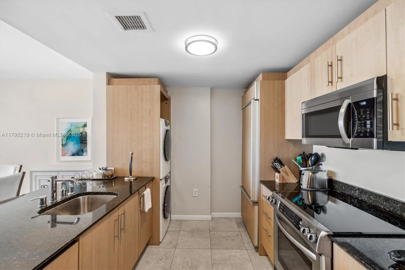 10275 Collins Ave, #529