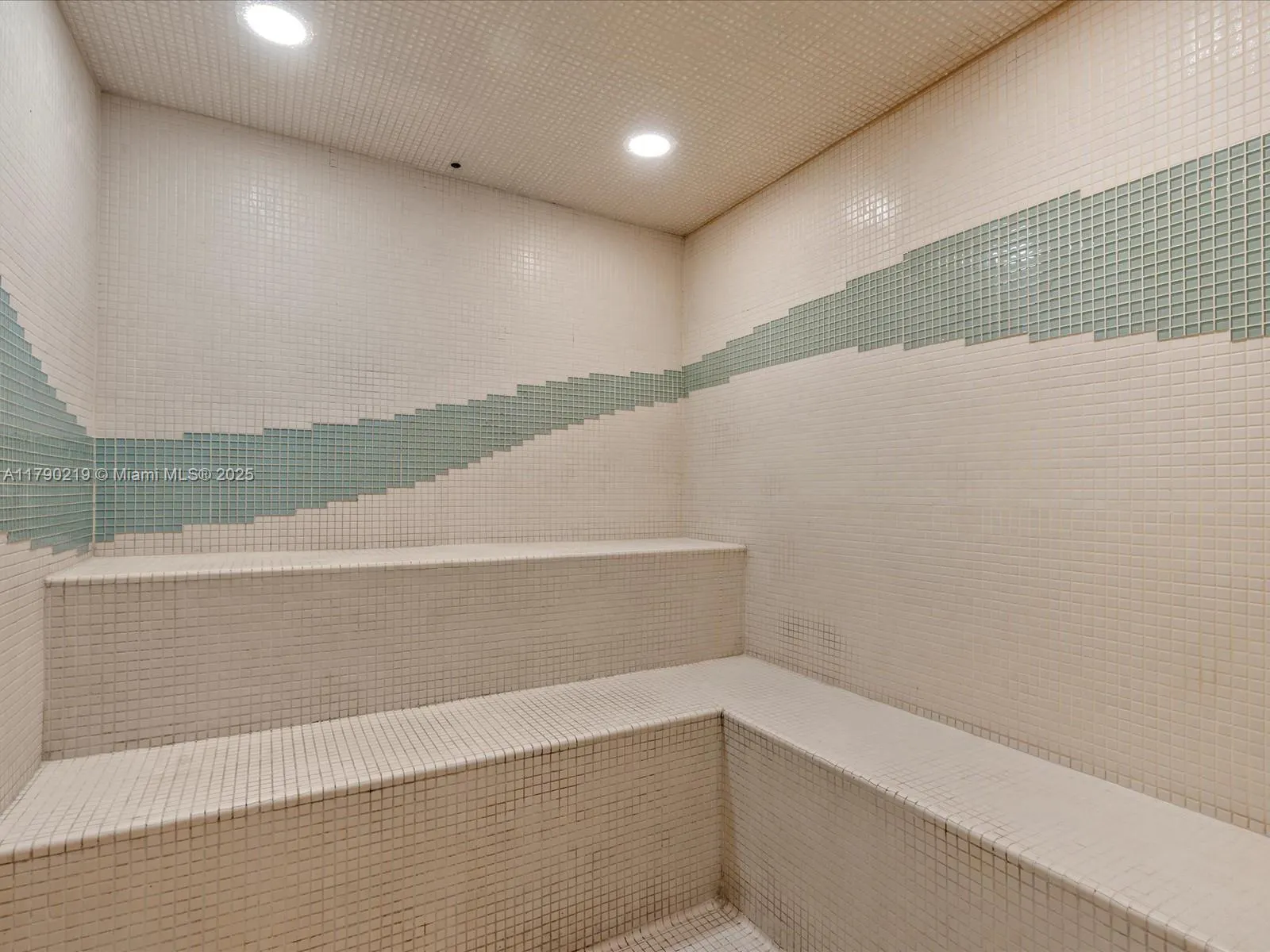 10275 Collins Ave, #529