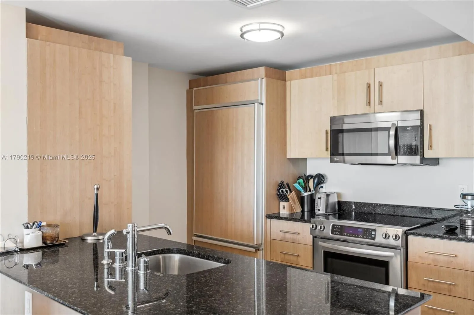10275 Collins Ave, #529