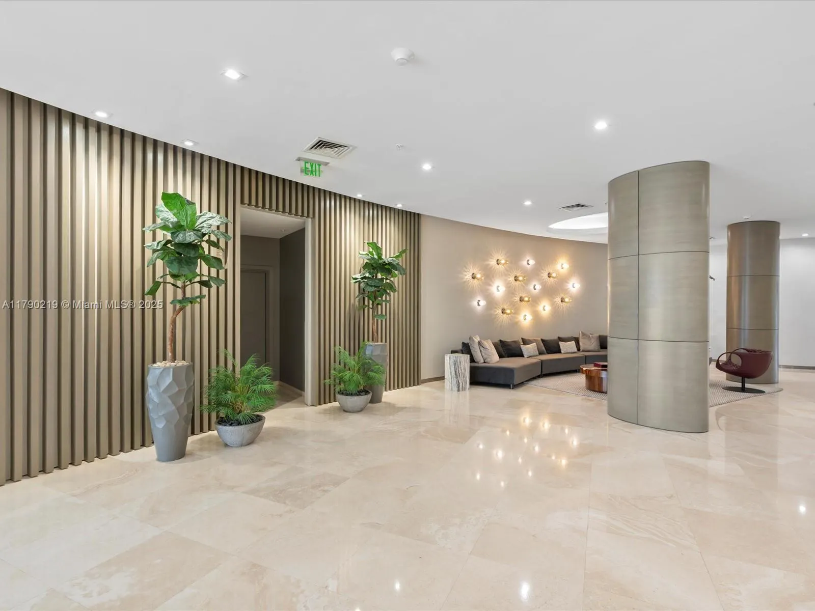 10275 Collins Ave, #529