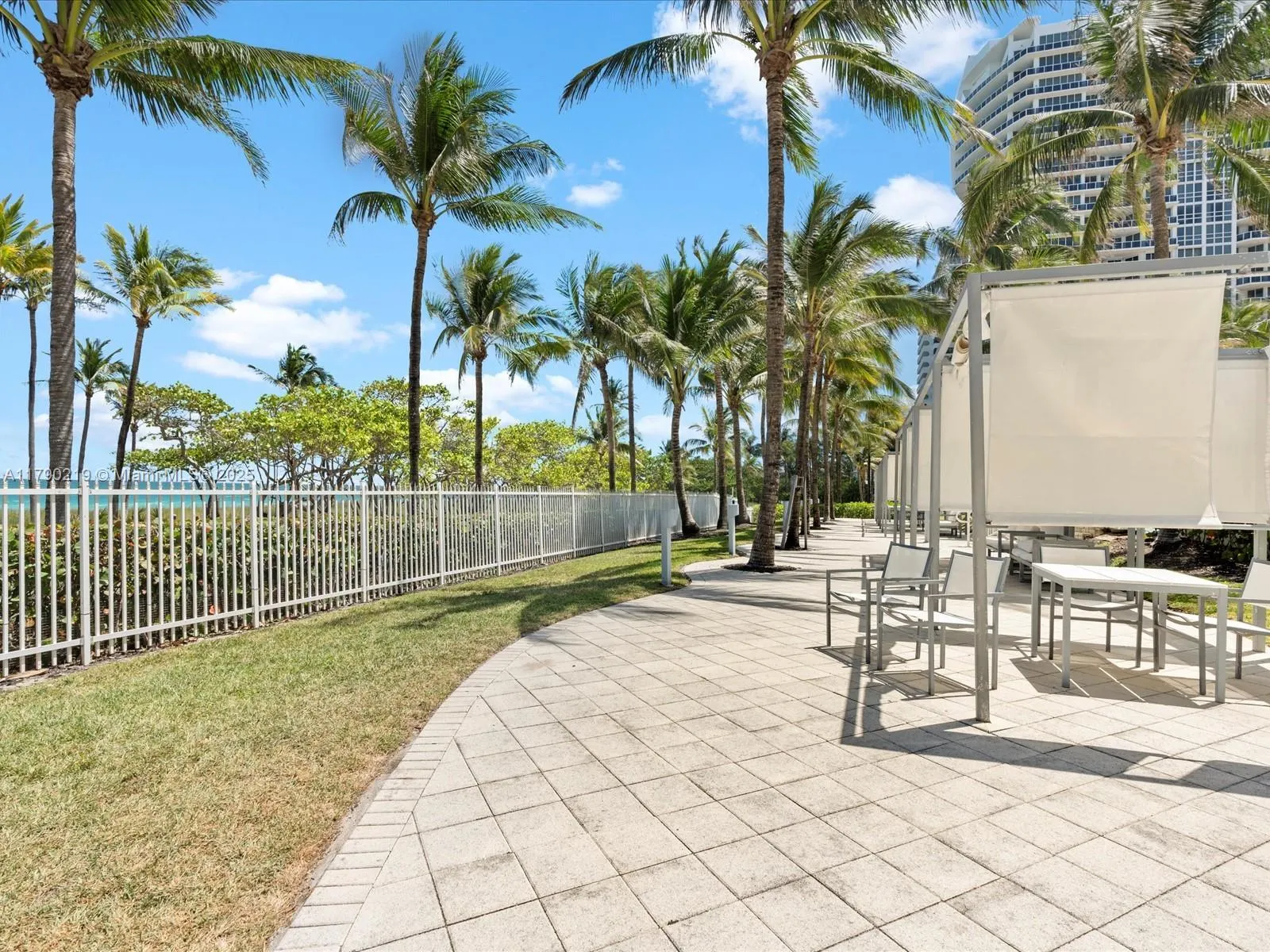 10275 Collins Ave, #529