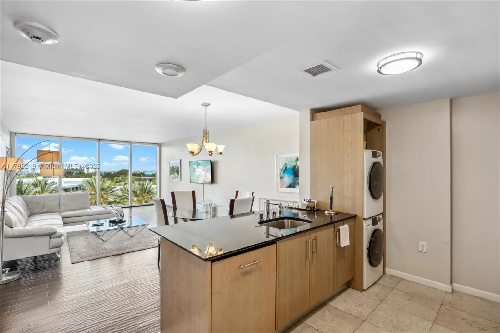 10275 Collins Ave, #529