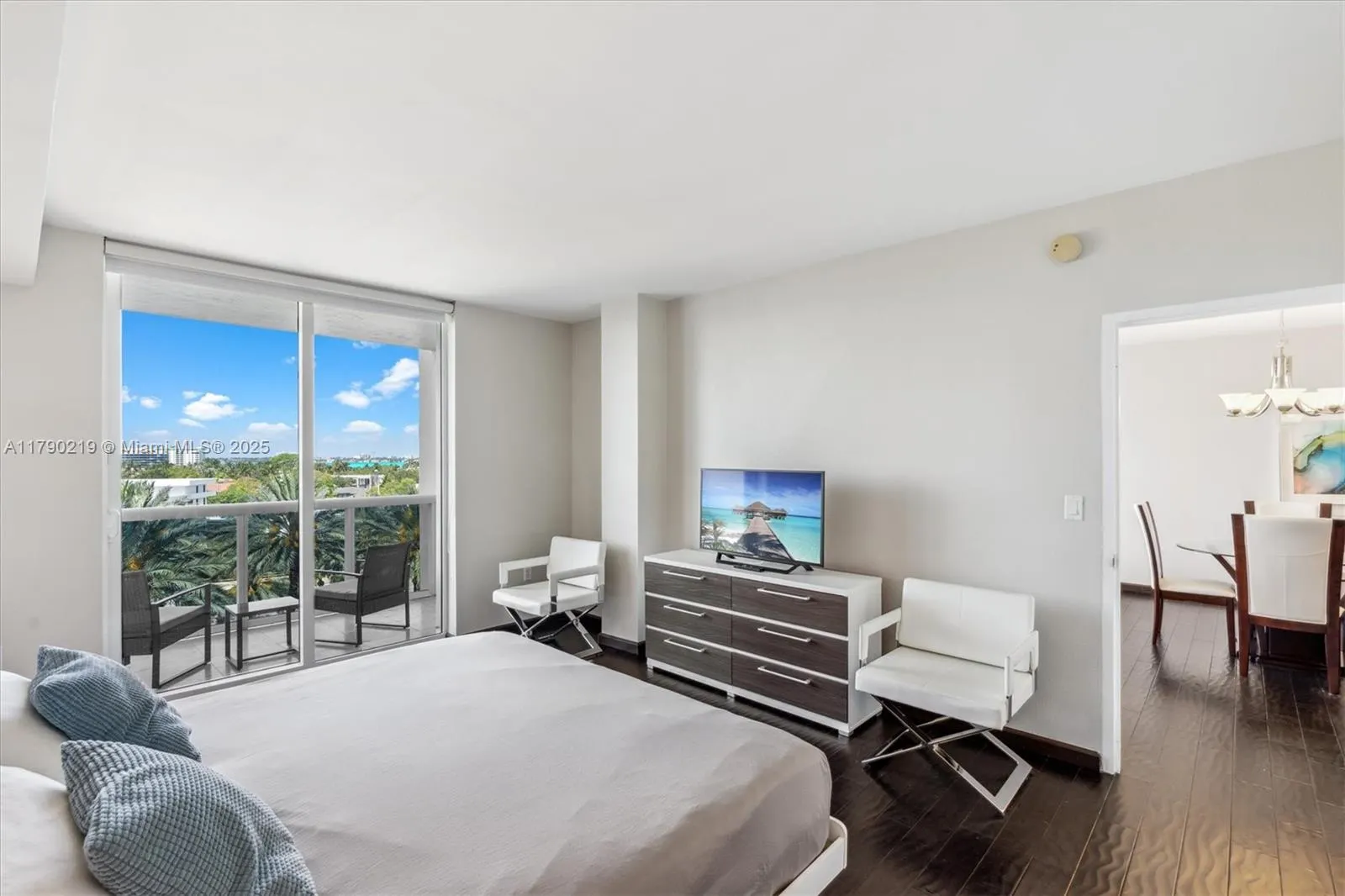 10275 Collins Ave, #529