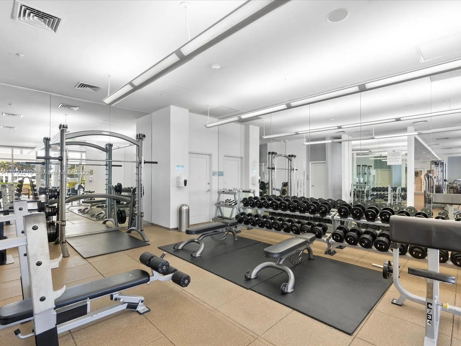10275 Collins Ave, #529